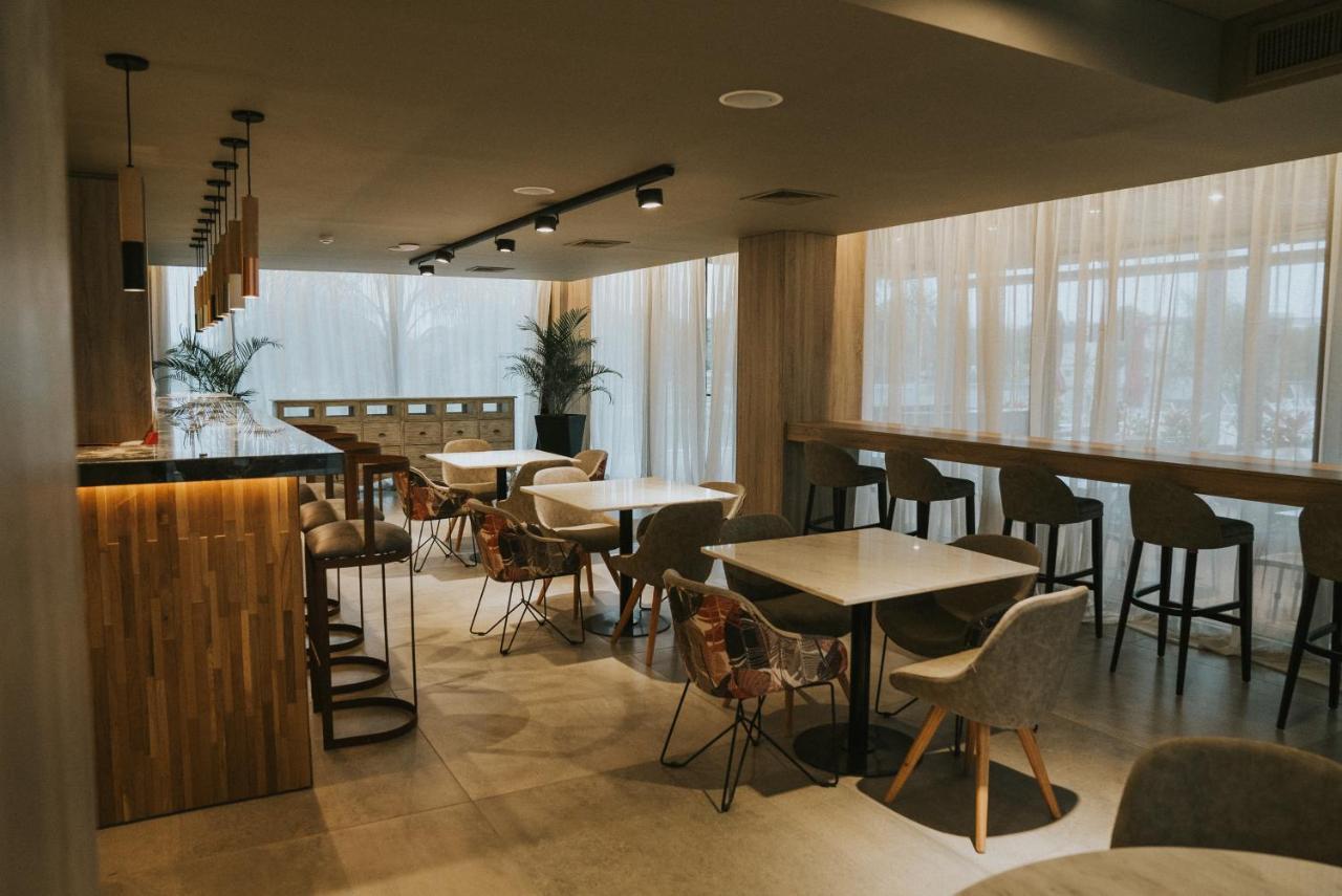 Howard Johnson Plaza La Ribera Resistencia Ngoại thất bức ảnh
